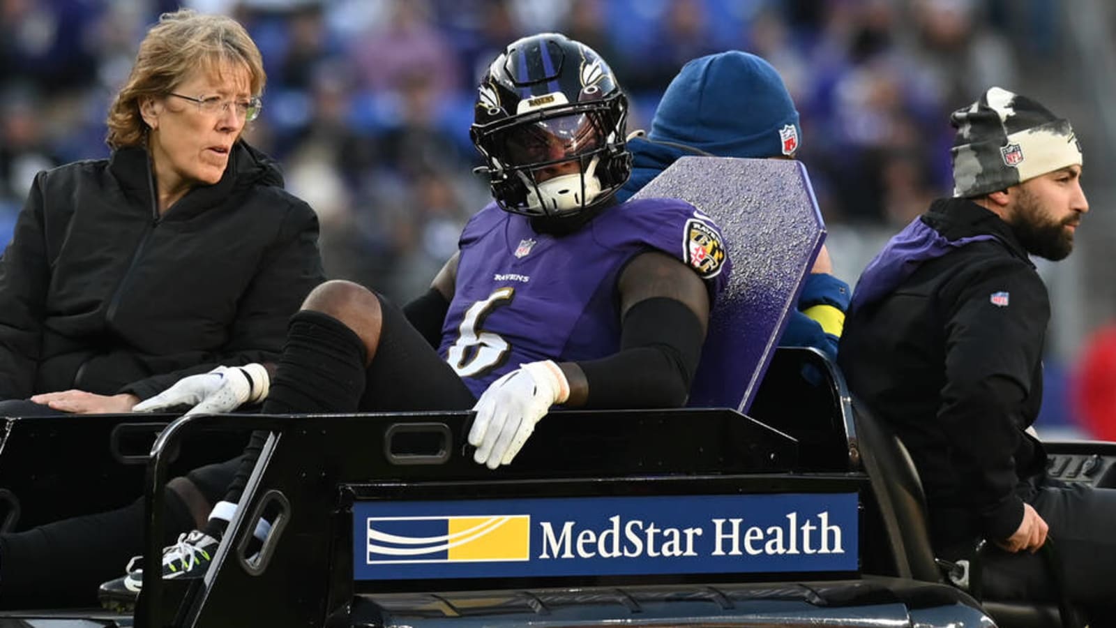 Patrick Queen trolled by Ravens teammates after injury scare