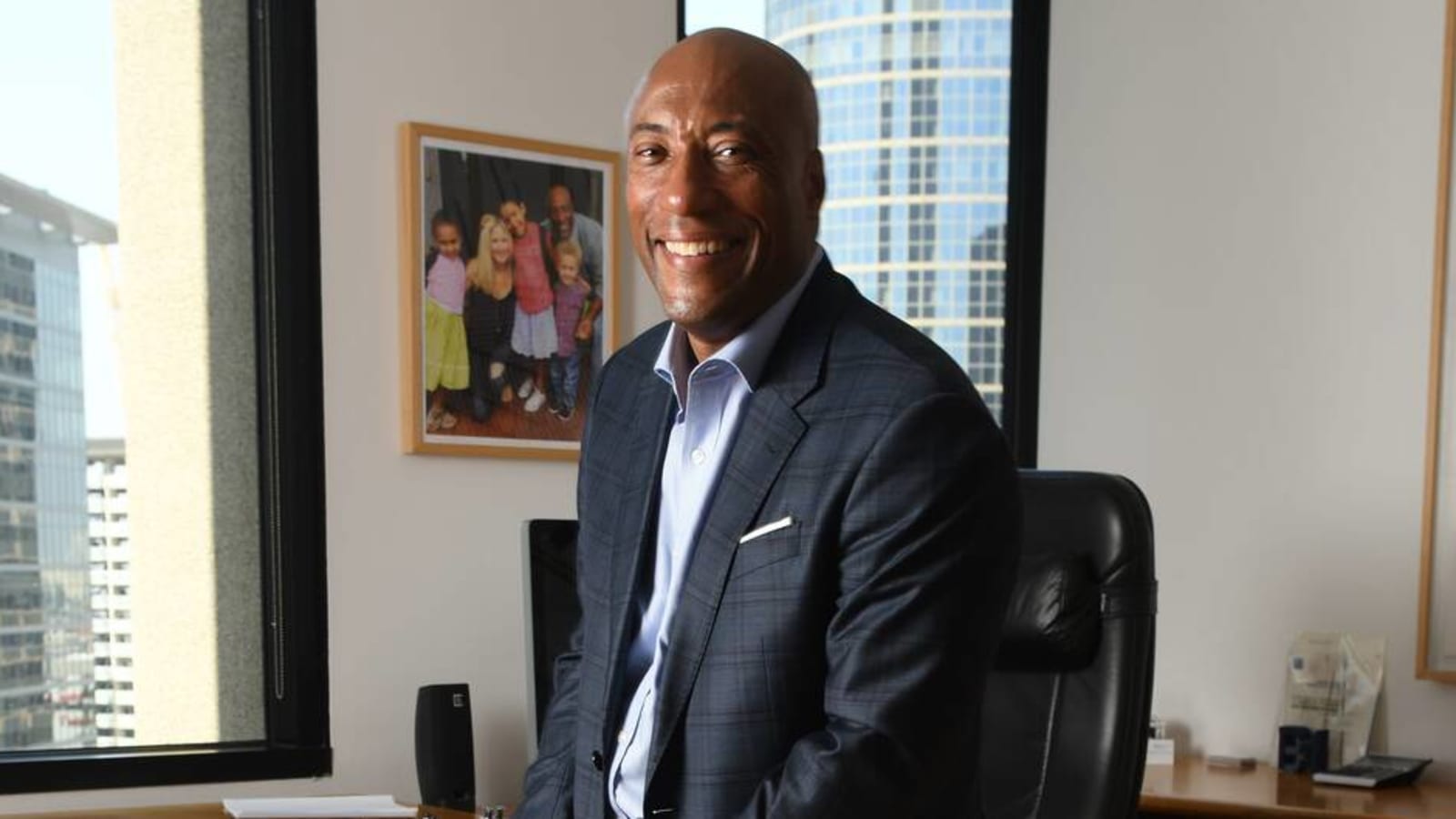 Media mogul Byron Allen preparing to bid on Commanders