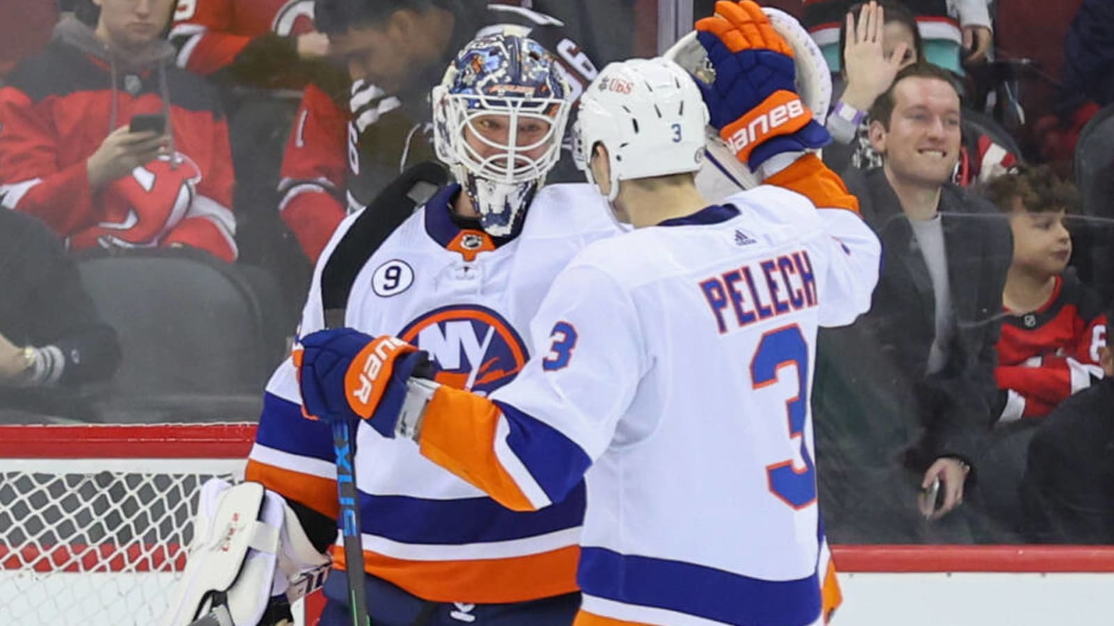 Schneider leads Isles to 4-3 win in first start in two years