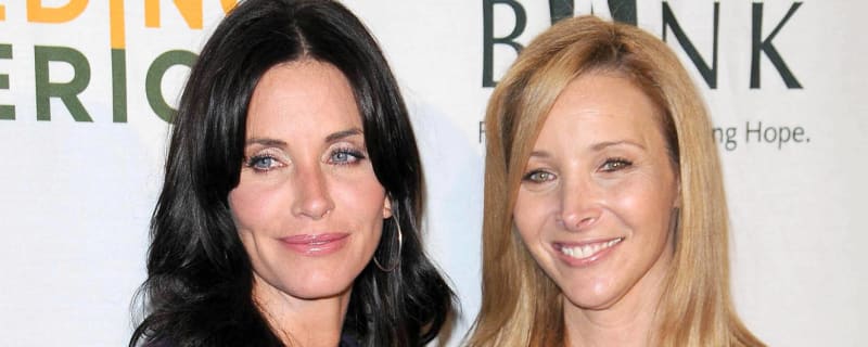 Lisa Kudrow reacts to Courteney Cox's epic jam session with Elton John, Ed Sheeran and Brandi Carlile
