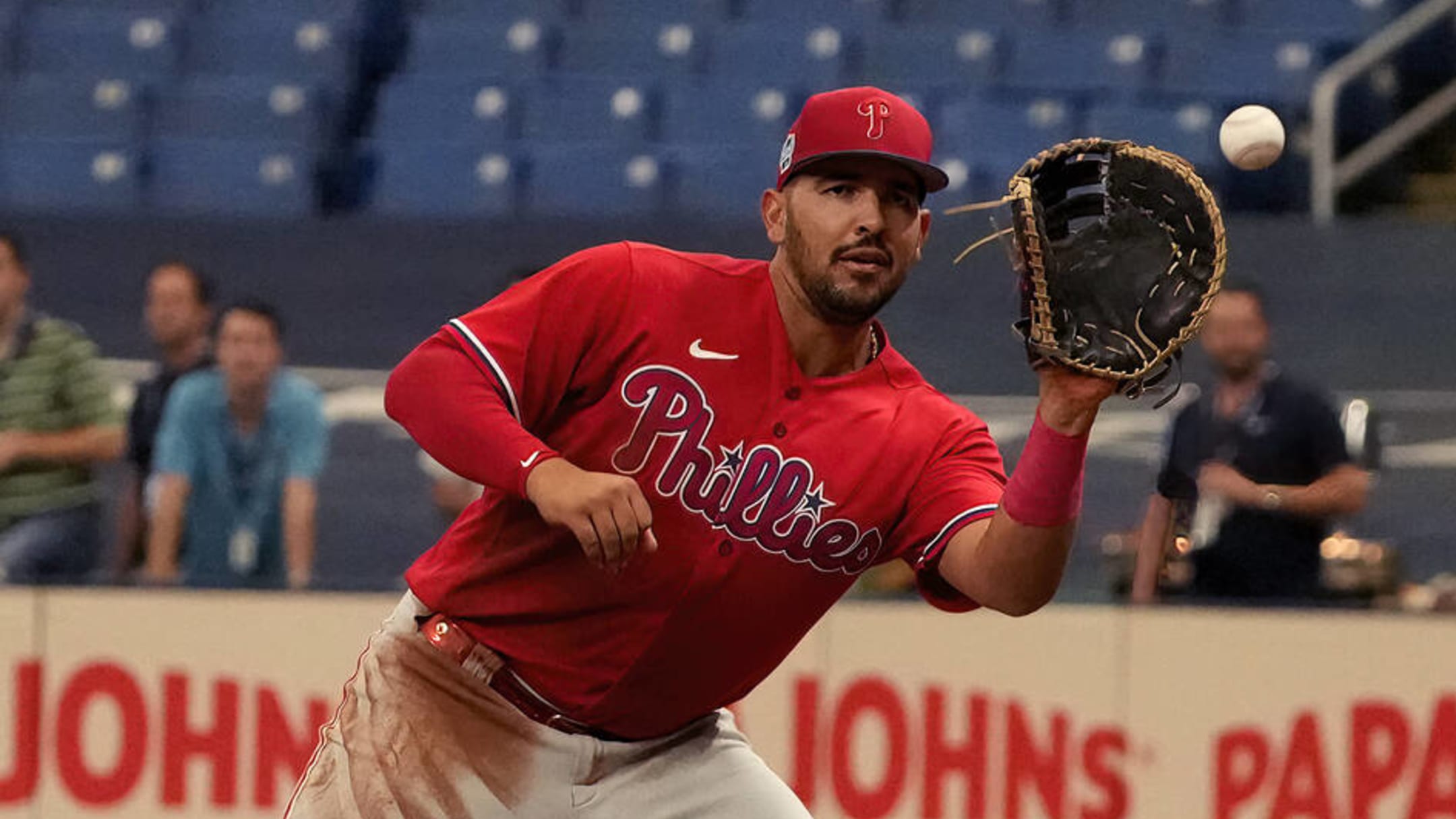 Phillies reveal Rhys Hoskins tore ACL in spring training game