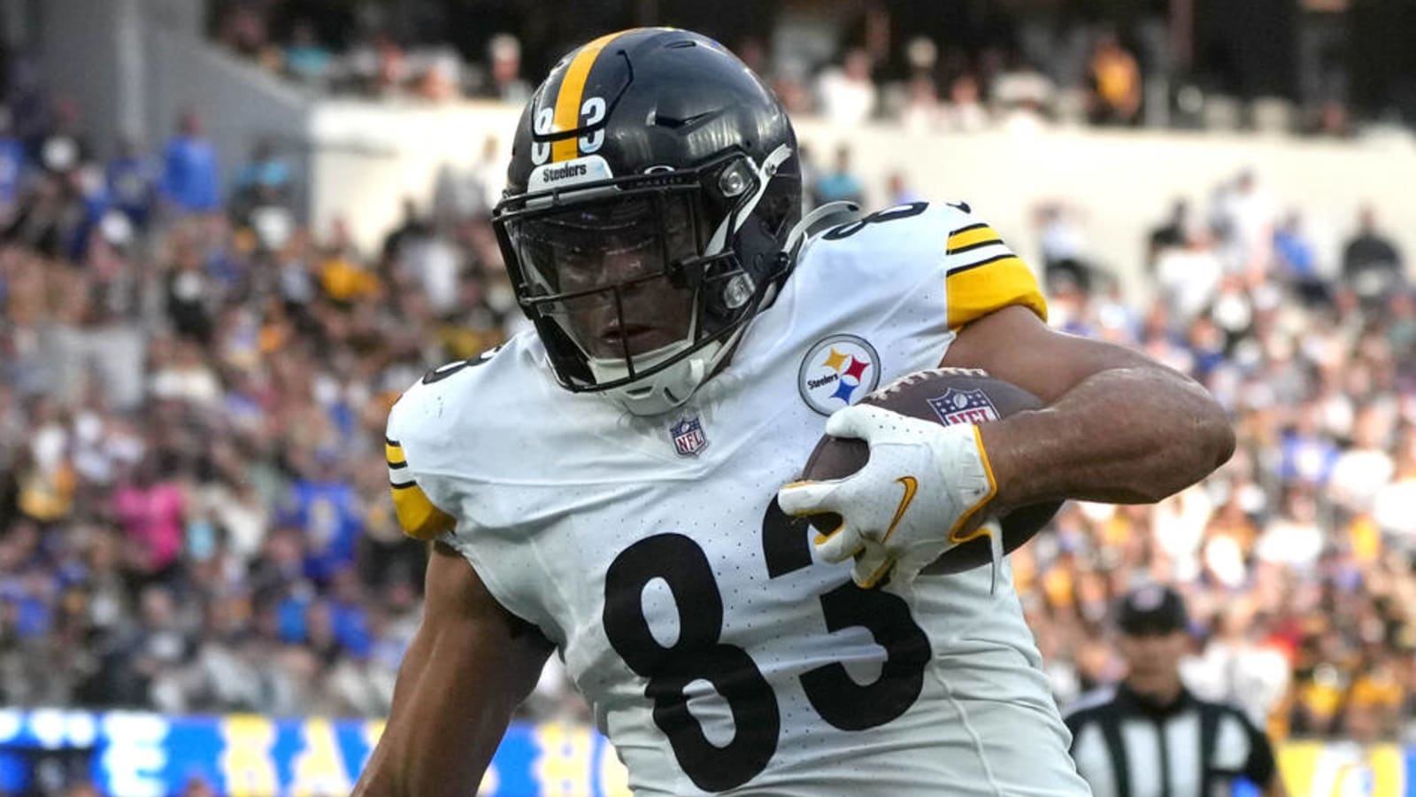 Steelers’ Cameron & Connor Heyward Welcome Residents To New Bethel Park Coen Markets Location With 'Celebrity Pump' Event