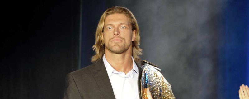 Top AEW star provides injury update