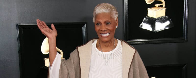 Dionne Warwick to Jake Gyllenhaal: Return Taylor Swift's scarf