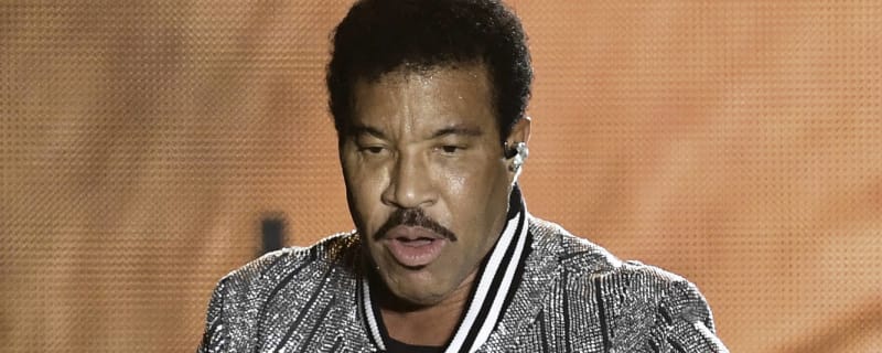 Lionel Richie creates 'All Night Love' flavor for Tyra Banks' SMiZE