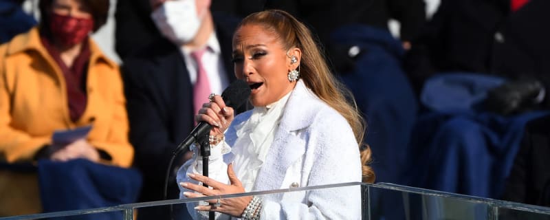 Sarah Silverman doesn't understand how Jennifer Lopez is so beautiful: 'She's electric'