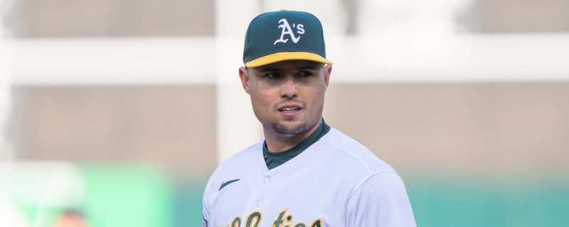 Oakland Athletics' Aledmys Diaz gestures to his former Houston Astros  teammates after receiving his 2022 World