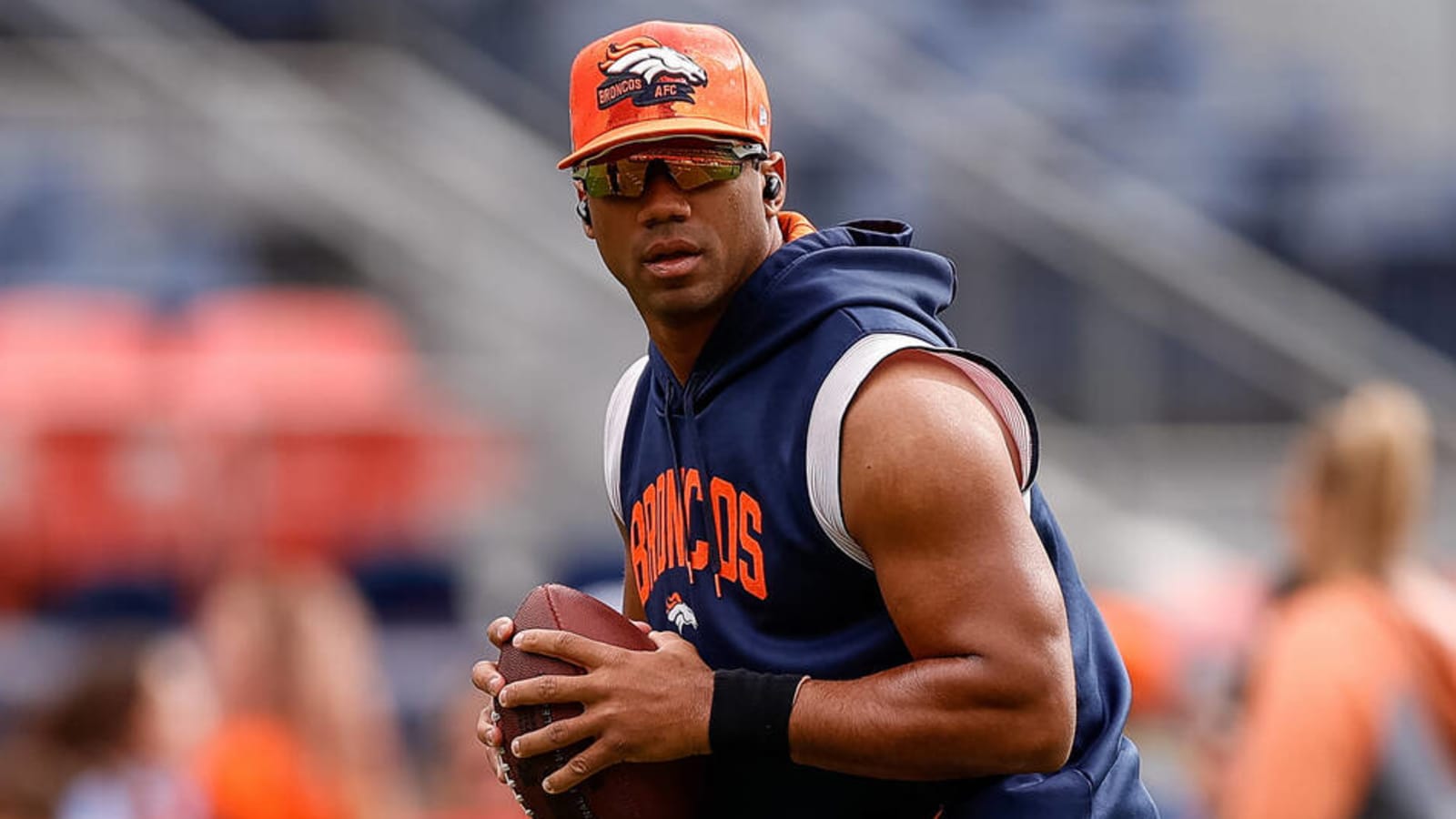 B/R Walk-Off on X: New Broncos' QB Russell Wilson throws out the first  pitch at Rockies' Opening Day ⚾️🏈 @brgridiron Wilson was drafted by  Colorado in 2010 (via @Broncos)  / X