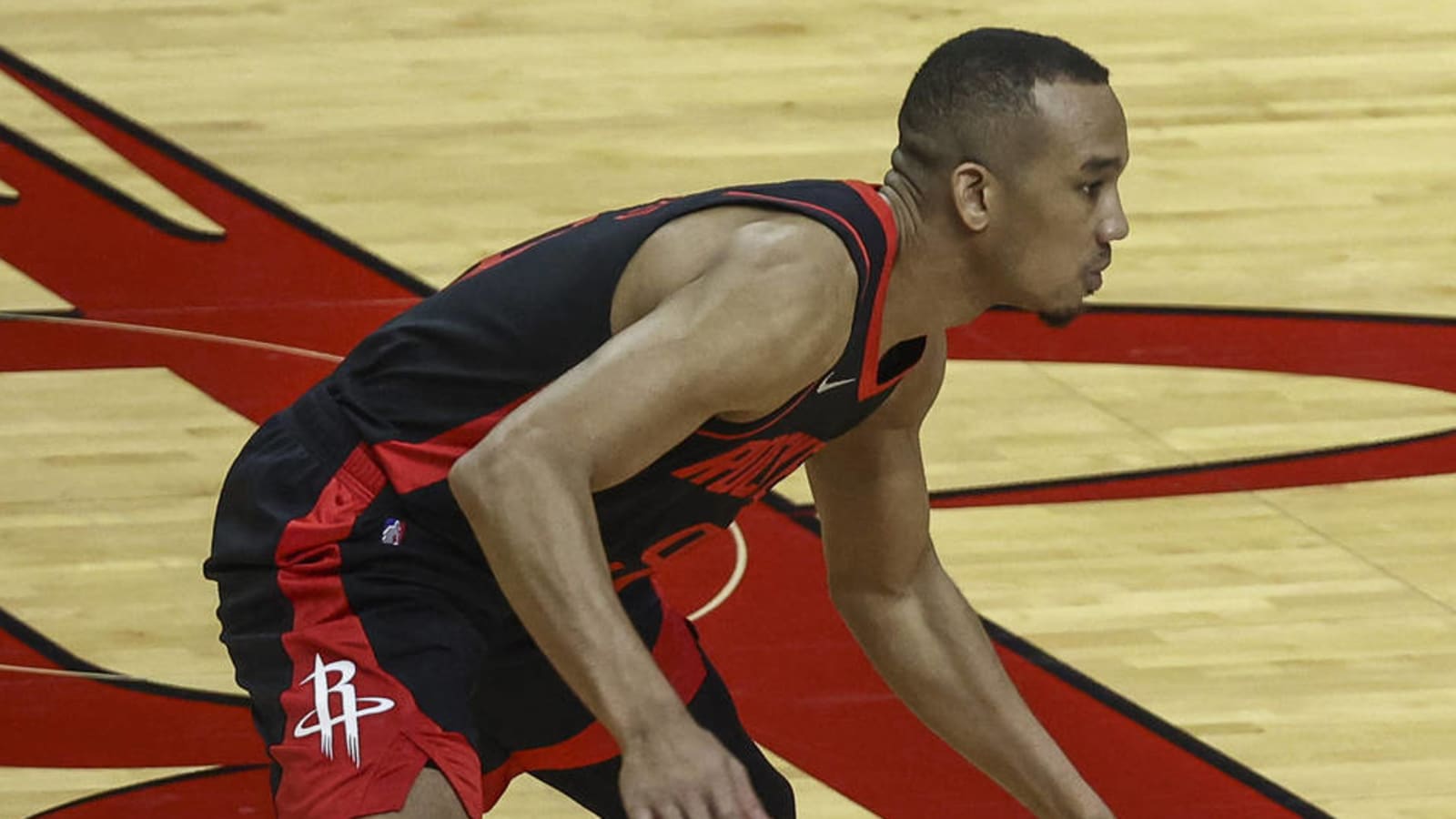 Veteran guard Avery Bradley signs with Warriors