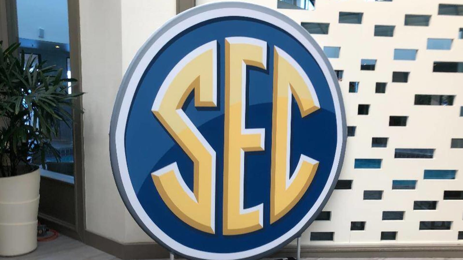 Texas, Oklahoma to join SEC earlier than anticipated