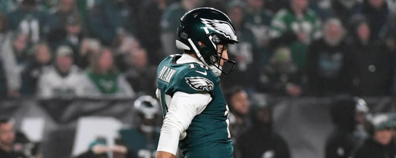 Watch: Eagles punter, Giants linebacker share awkward embrace