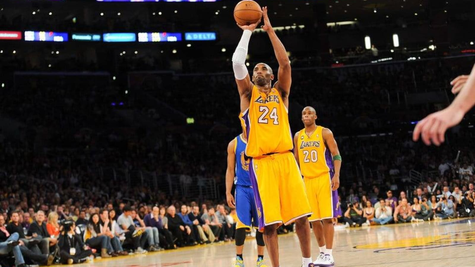 This Day In Lakers History: Kobe Bryant Makes Two Clutch Free Throws With Torn Achilles