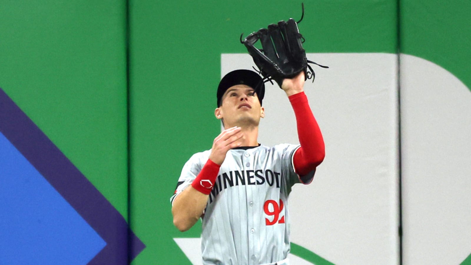 Cardinals acquire utilityman Michael Helman from Twins
