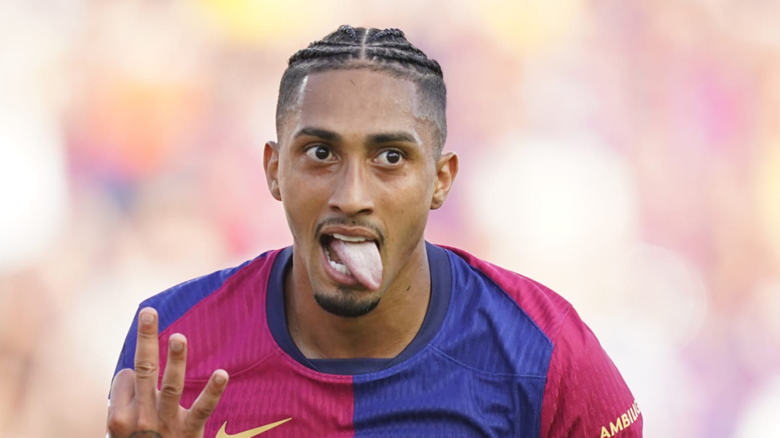 Fabrizio Romano names the club that made transfers offers for Barcelona star