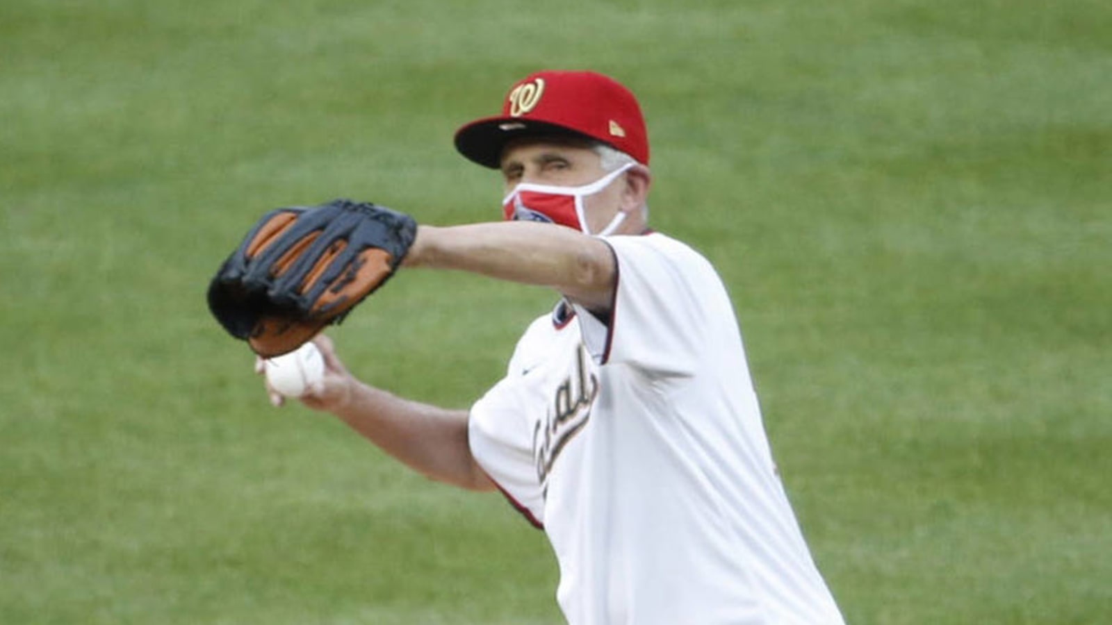 Twitter reacts to awful first pitch tossed by Dr. Fauci 