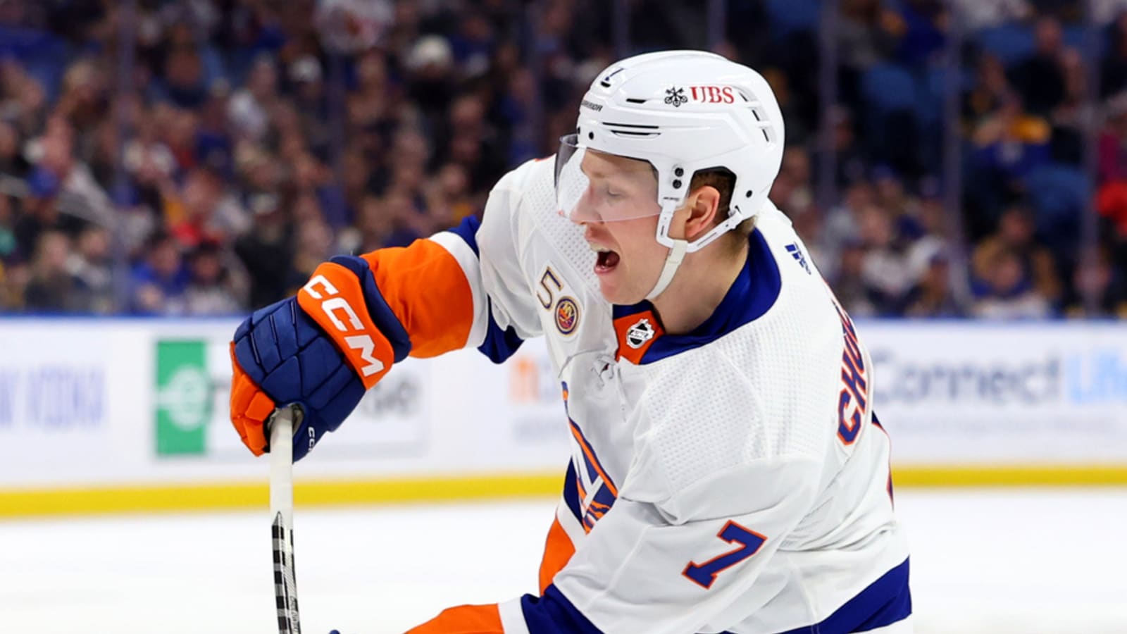 Islanders sign defenseman Dennis Cholowski to a one-year deal