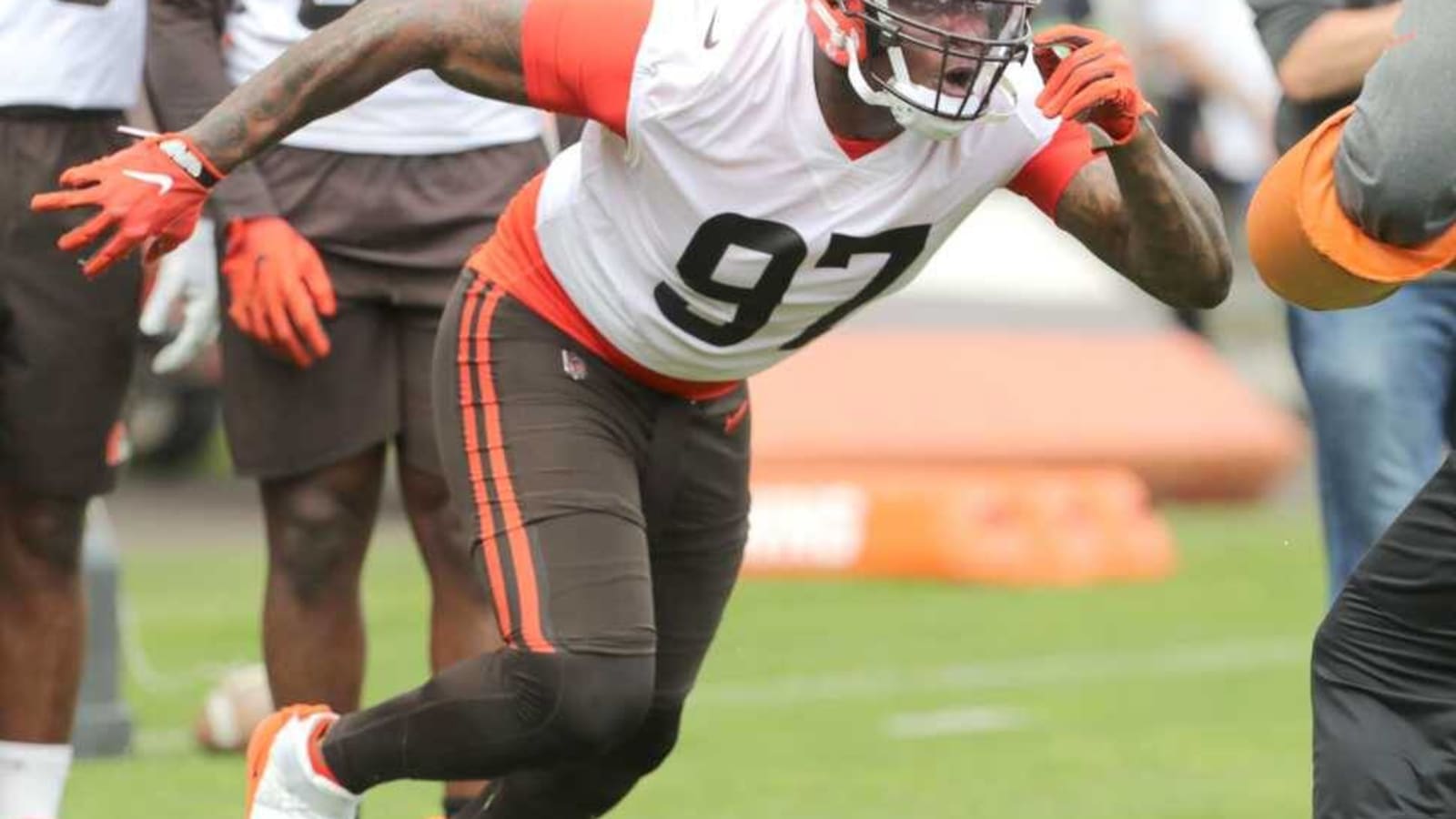 Jets Try Out Former Browns DT Perrion Winfrey