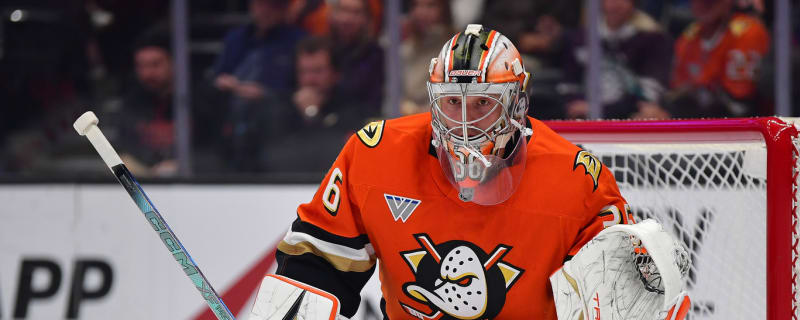 Watch: John Gibson made incredible save vs. Canucks