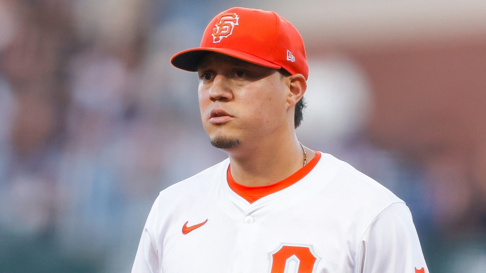 Veteran infielder exercises player option to remain with Giants
