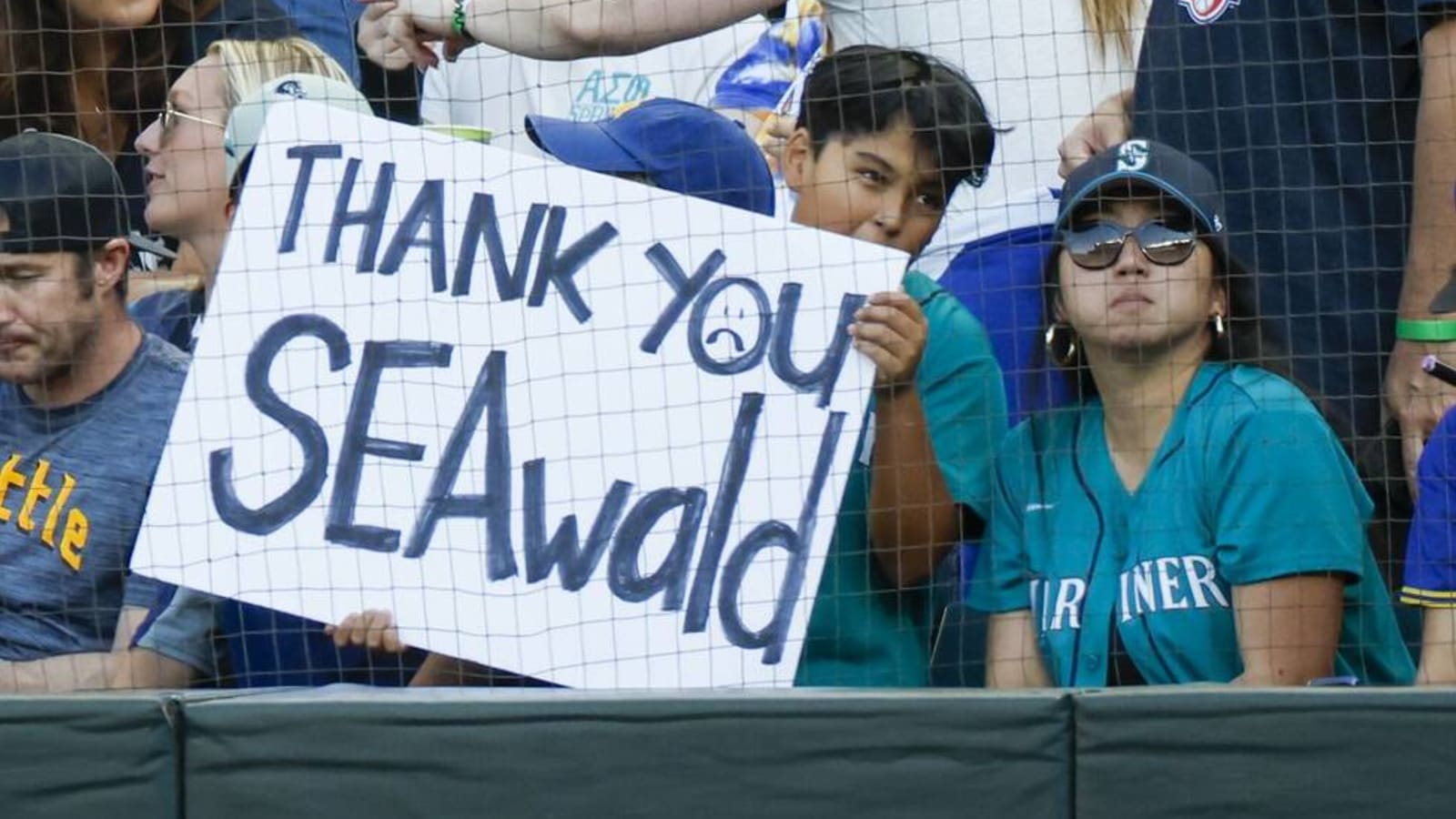 Diamondbacks Add Impact Closer, Trade Three Players to the Mariners