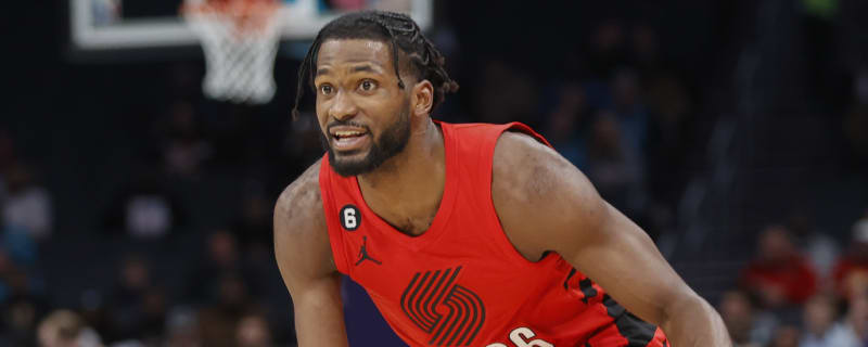 Bucks sign former top-10 pick, Damian Lillard's ex-teammate