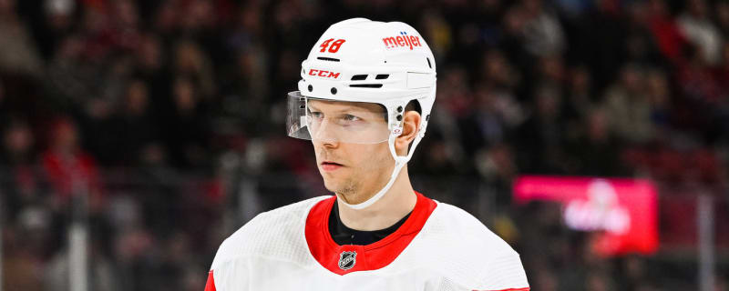 Former Stanley Cup-winning right winger announces retirement