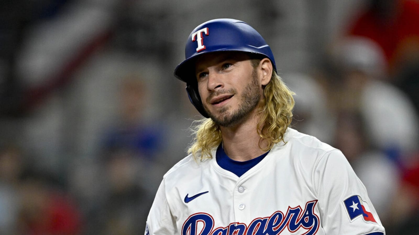 Watch: Rangers OF makes a ridiculous game-saving catch