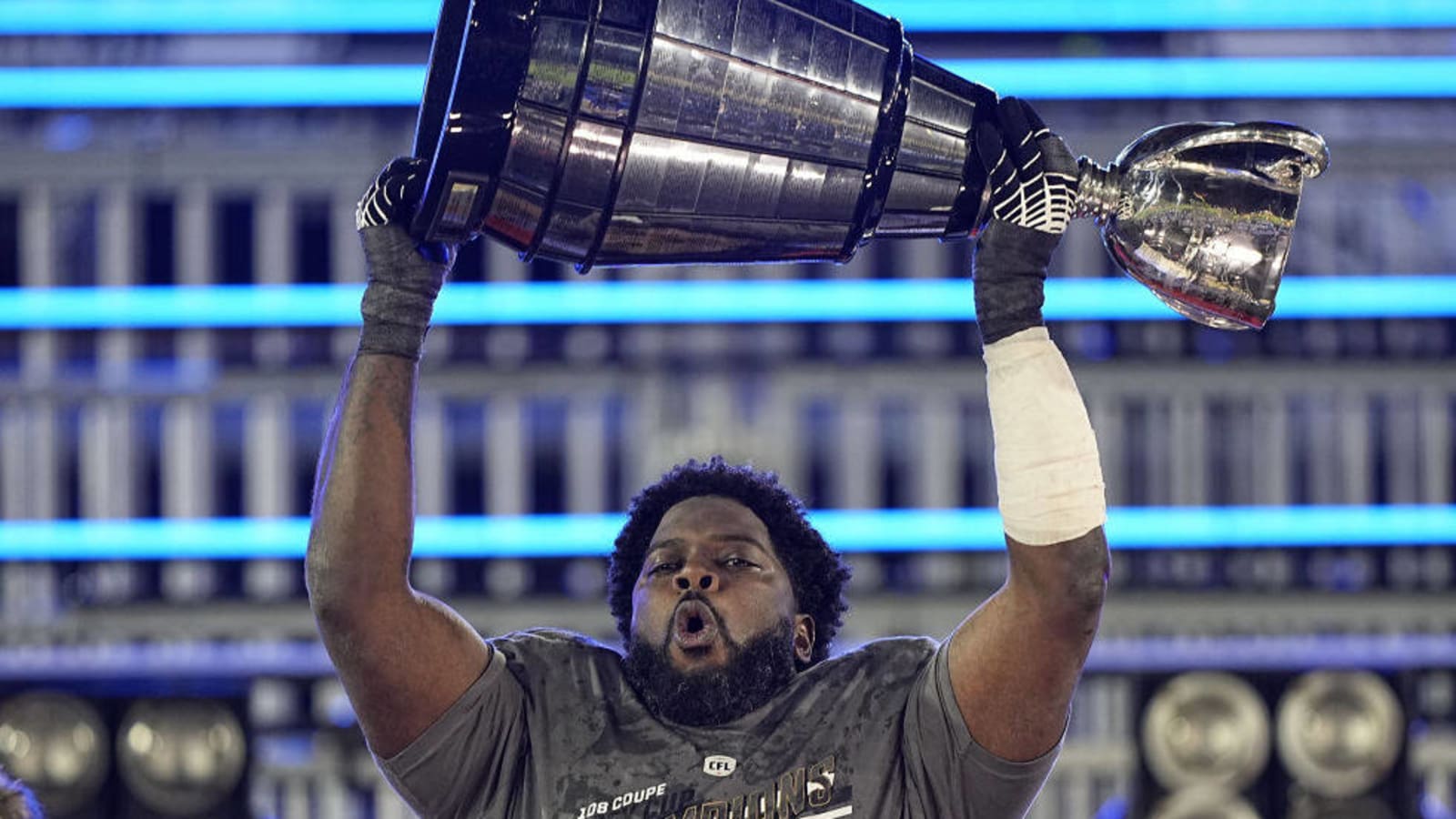 Winnipeg Blue Bombers Extend OL Stanley Bryant