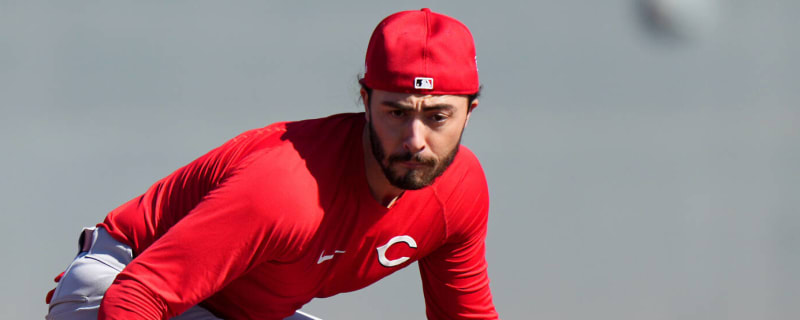 Reds relying on familiar face amid depleted infield depth