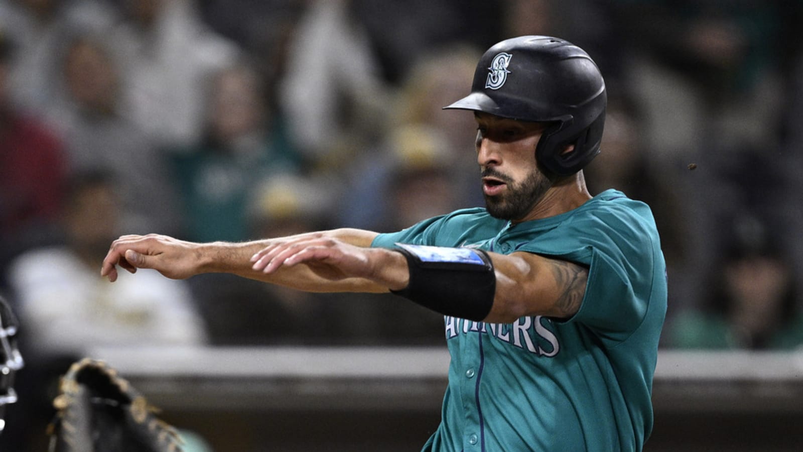 Mariners designate veteran catcher for assignment