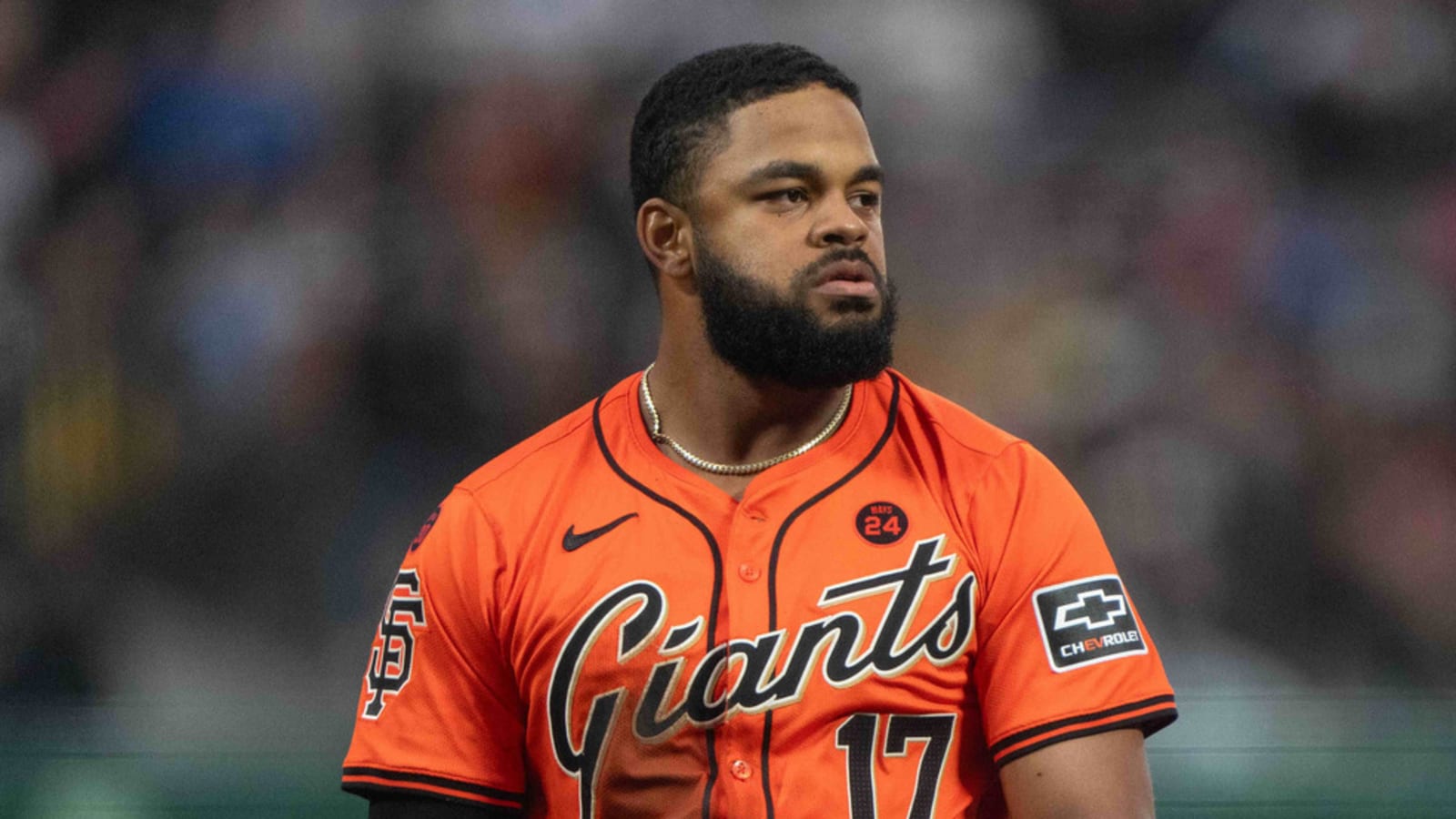 Breakout Giants outfielder sits against Reds with injury