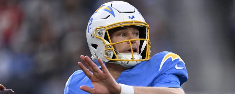 Chargers to re-sign quarterback