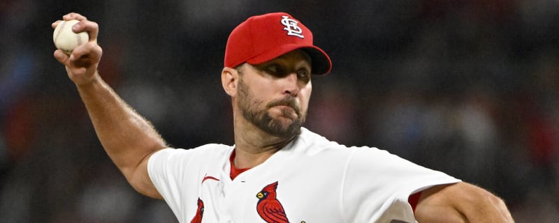 St. Louis Cardinals Pitcher Adam Wainwright sings national anthem