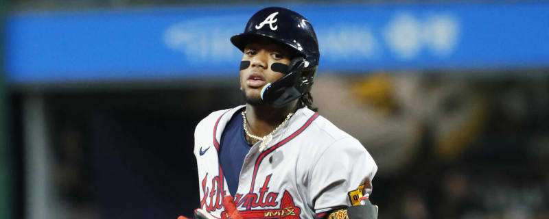 Braves superstar injures knee while running the bases