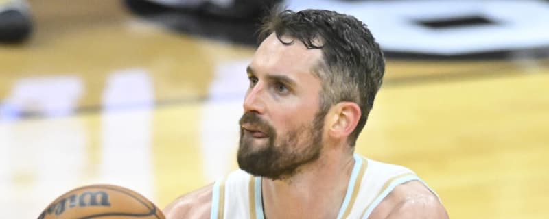 Heat plan to sign veteran big men Love, Zeller