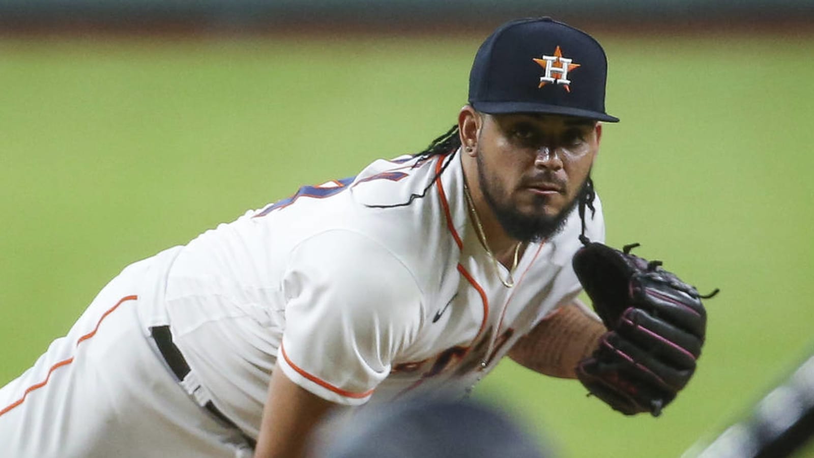 Astros place Roberto Osuna on waivers