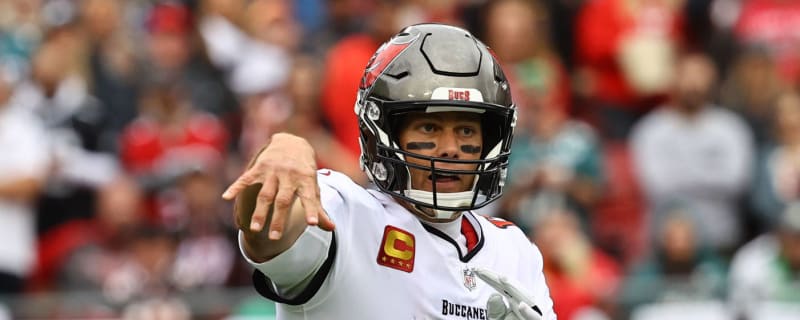 Buccaneers roll through Eagles with ease, 31-15, in wild-card round