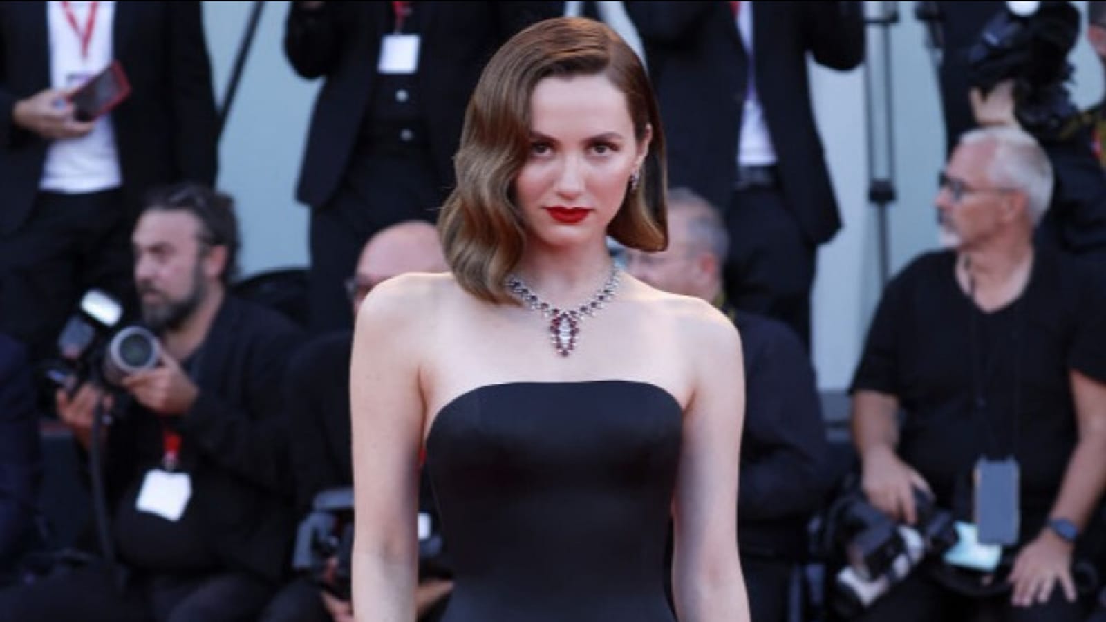 Maude Apatow casts her mother Leslie Mann in new movie