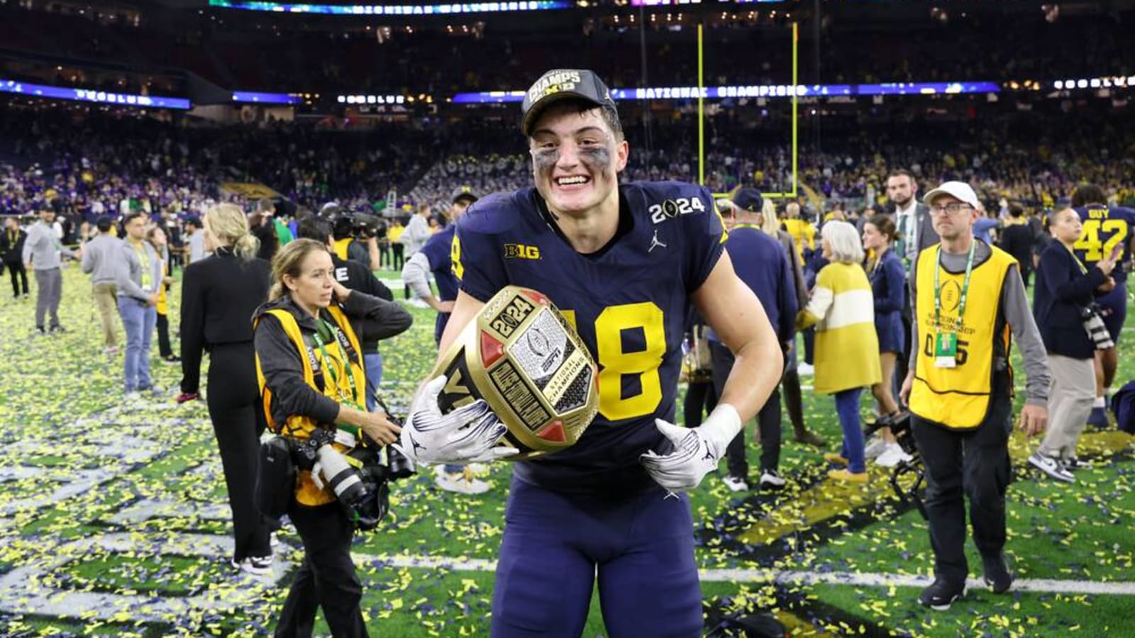 Michigan&#39;s Colston Loveland Returns as Nation&#39;s Best TE