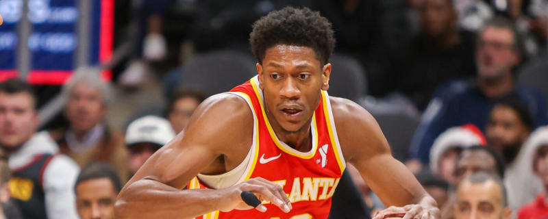 Hawks forward to miss at least two weeks with right knee inflammation