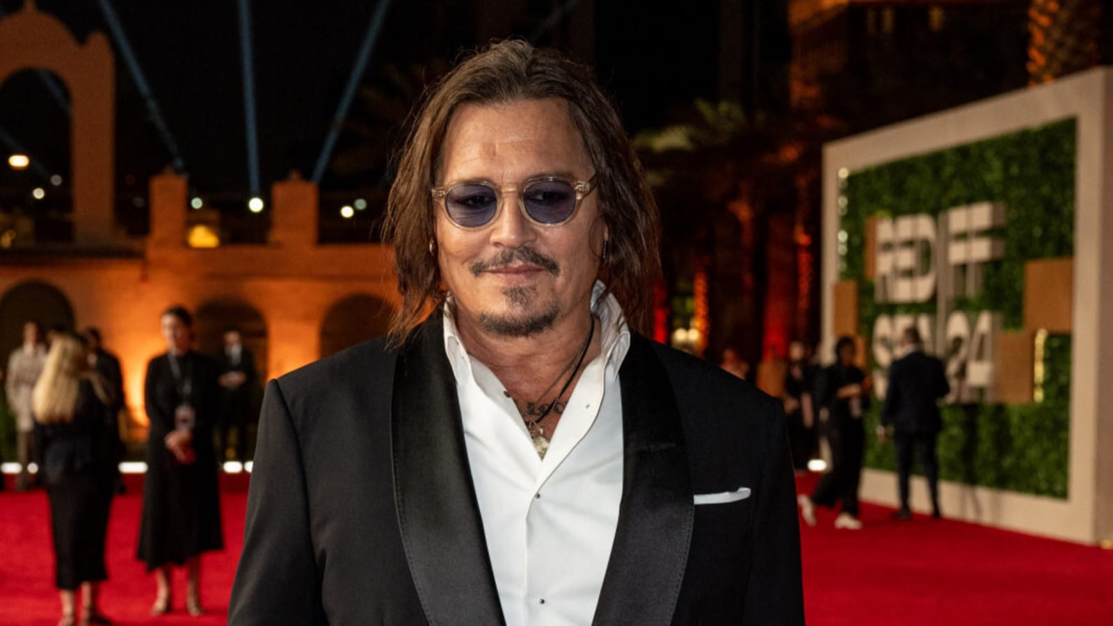 Johnny Depp warns fans over &#39;deceptive&#39; social media accounts