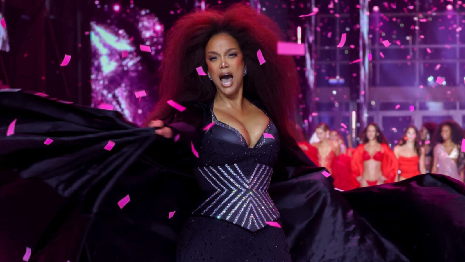 Tyra Banks visits three ice cream parlous in a row at weekends