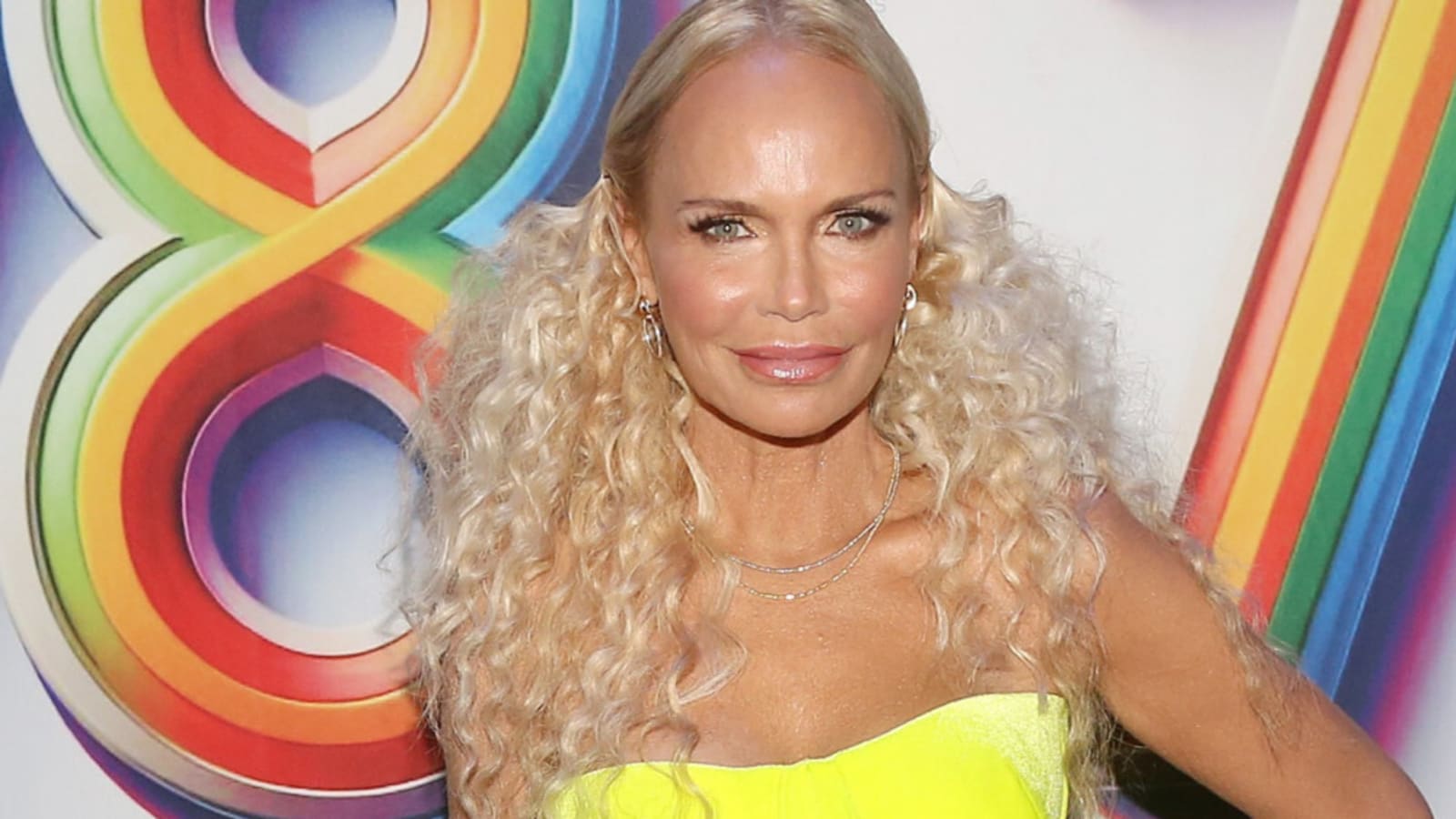 Kristin Chenoweth wants to be the &#39;acting equivalent&#39; of Mariah Carey at Christmas