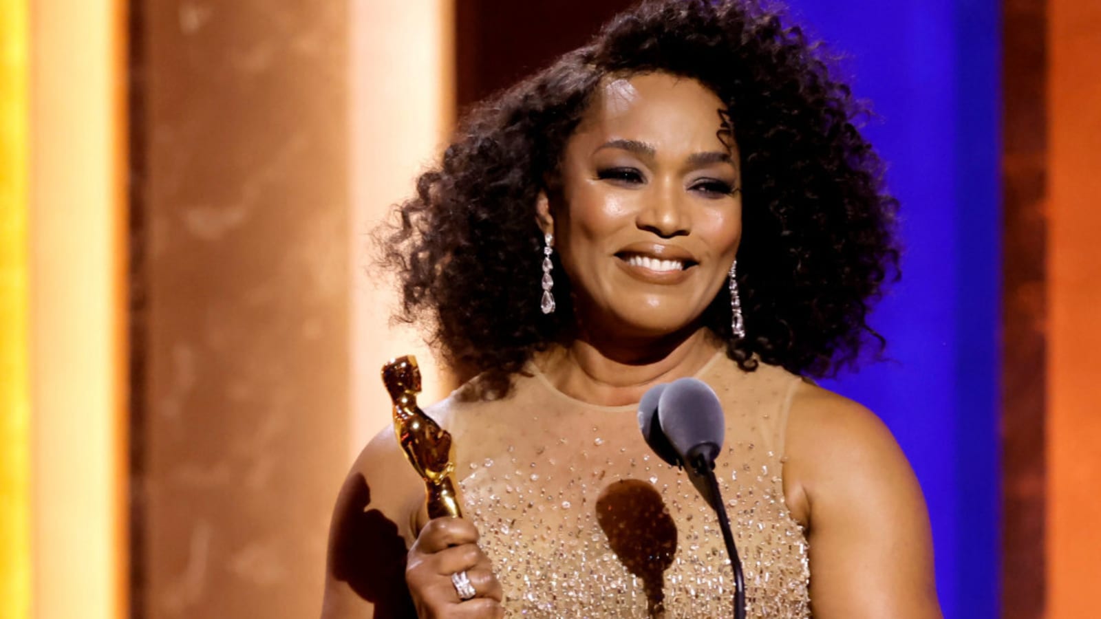 Angela Bassett &#39;deserved&#39; an Oscar