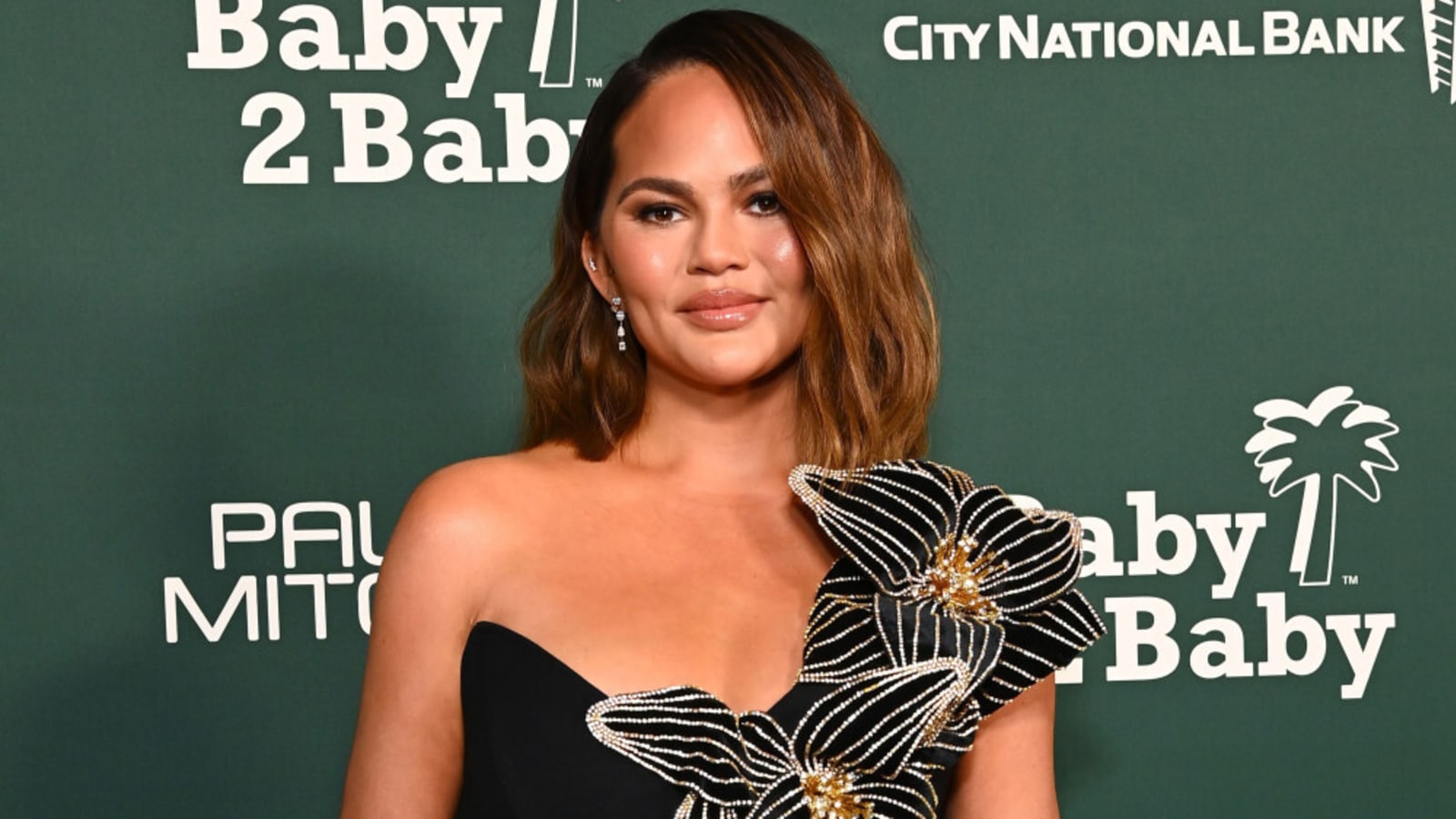 Chrissy Teigen calls for social media curfew