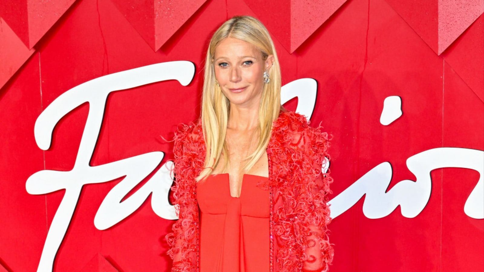 Gwyneth Paltrow thinks her romance with Brad Pitt was &#39;like dating Prince William&#39;