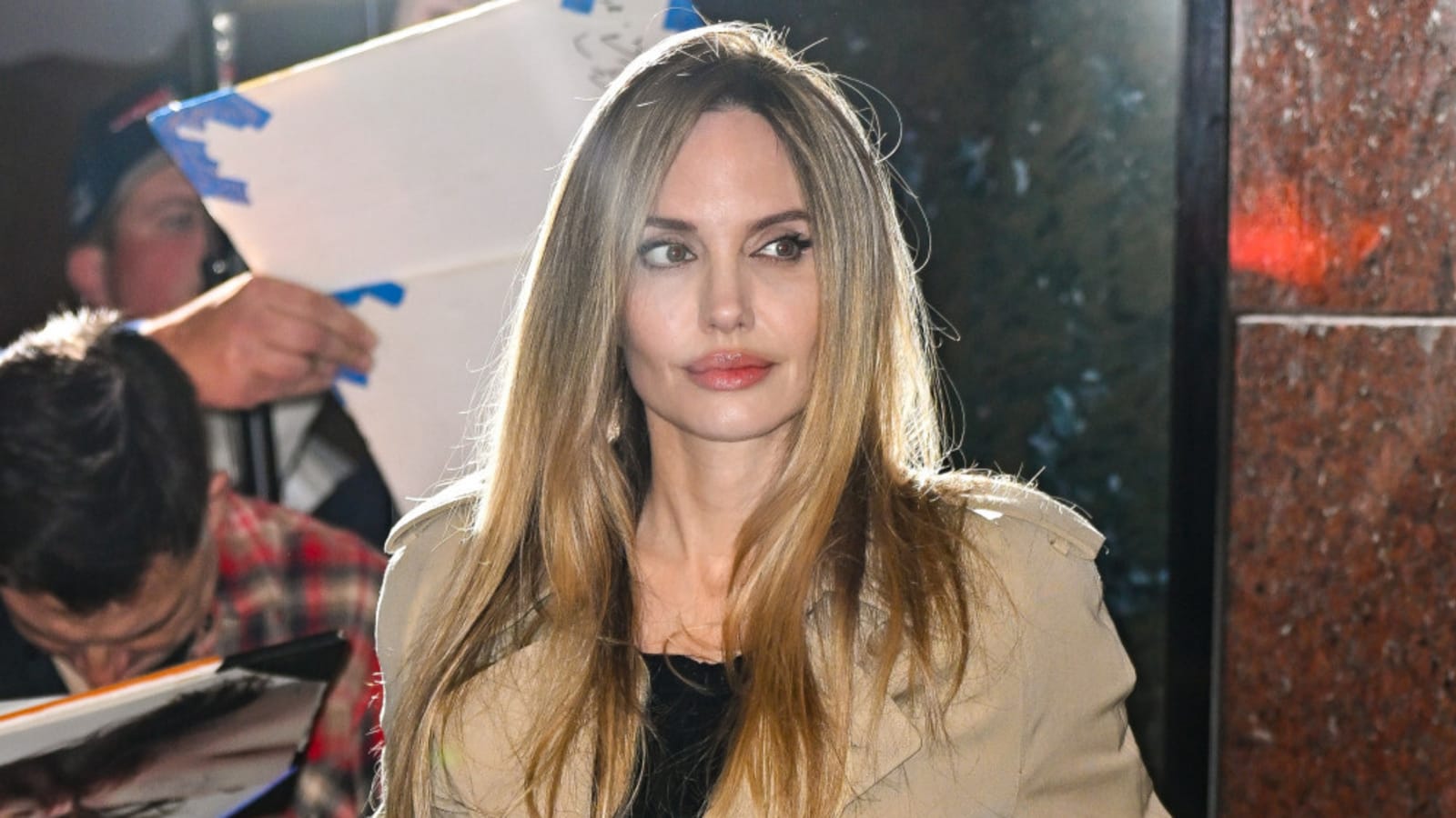 Angelina Jolie opens home to friends amid wildfires