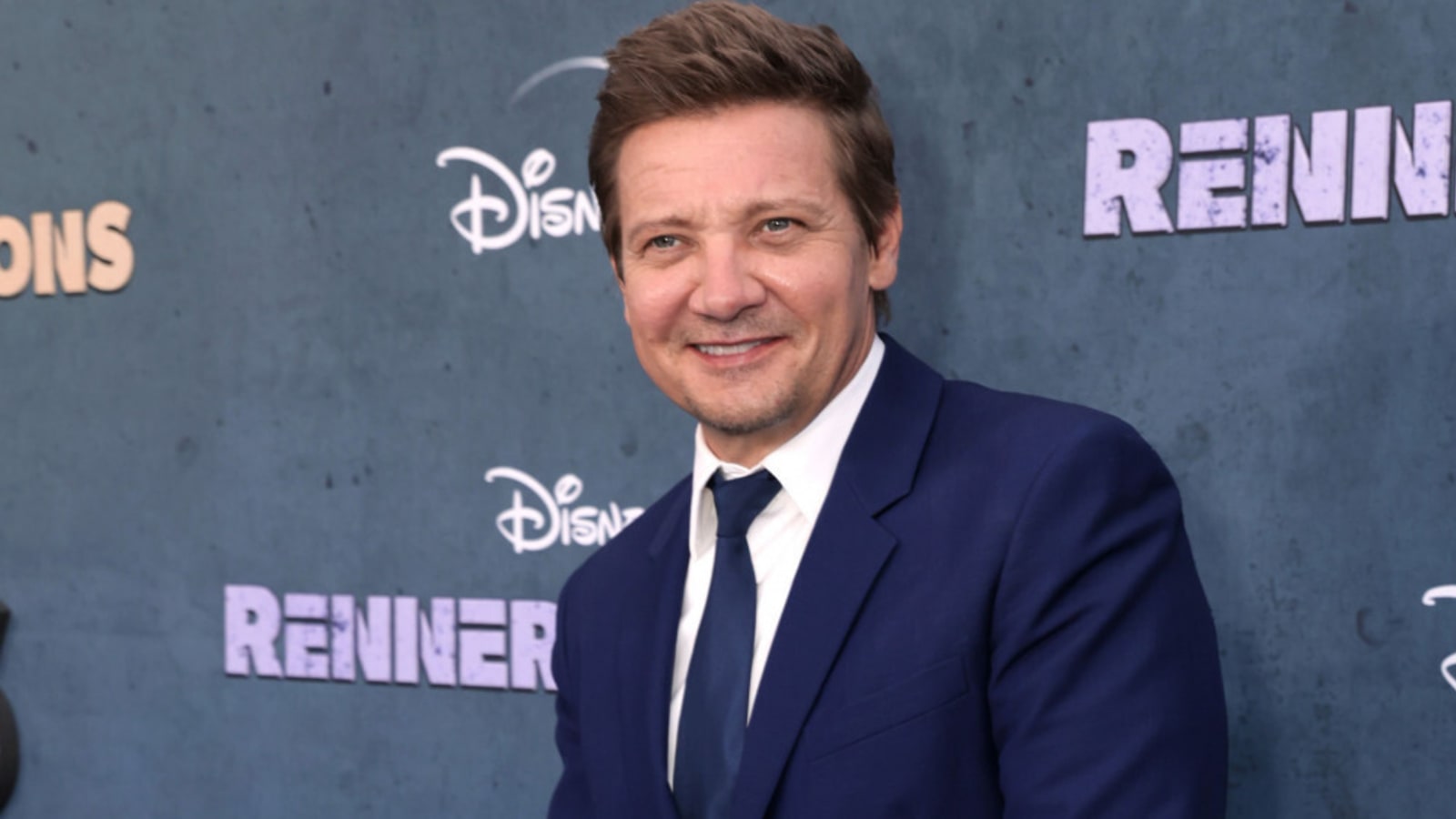 Jeremy Renner uses hyperbaric chamber amid recovery