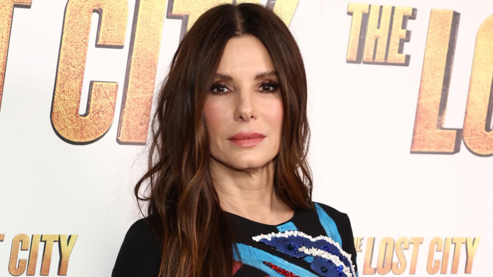 Sandra Bullock warns fans of social media scammers