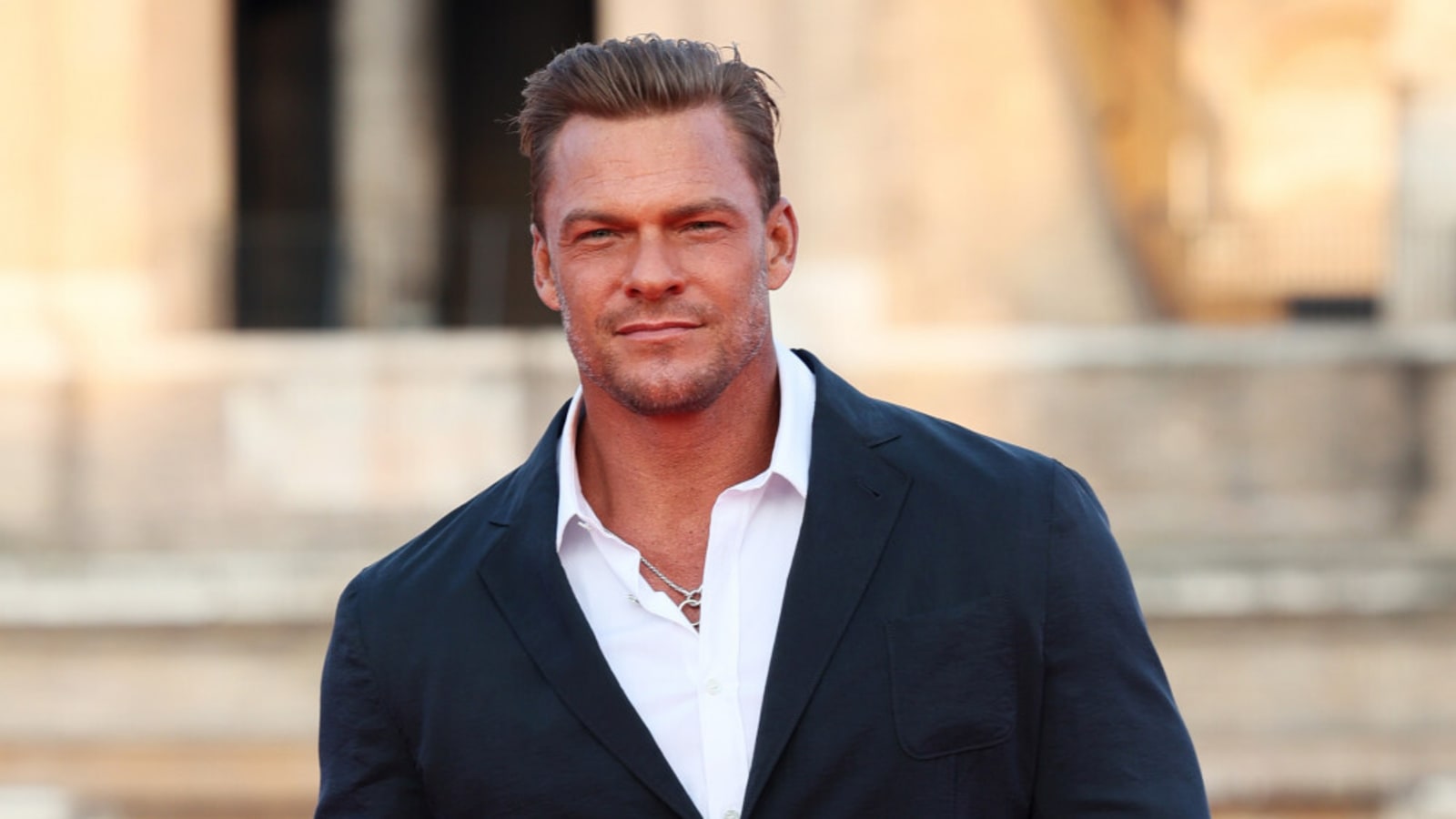 Alan Ritchson: You wouldn&#39;t even have to pay me to be Batman